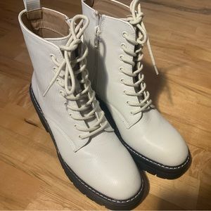 Steve Madden Girl White & Black Winter Boots